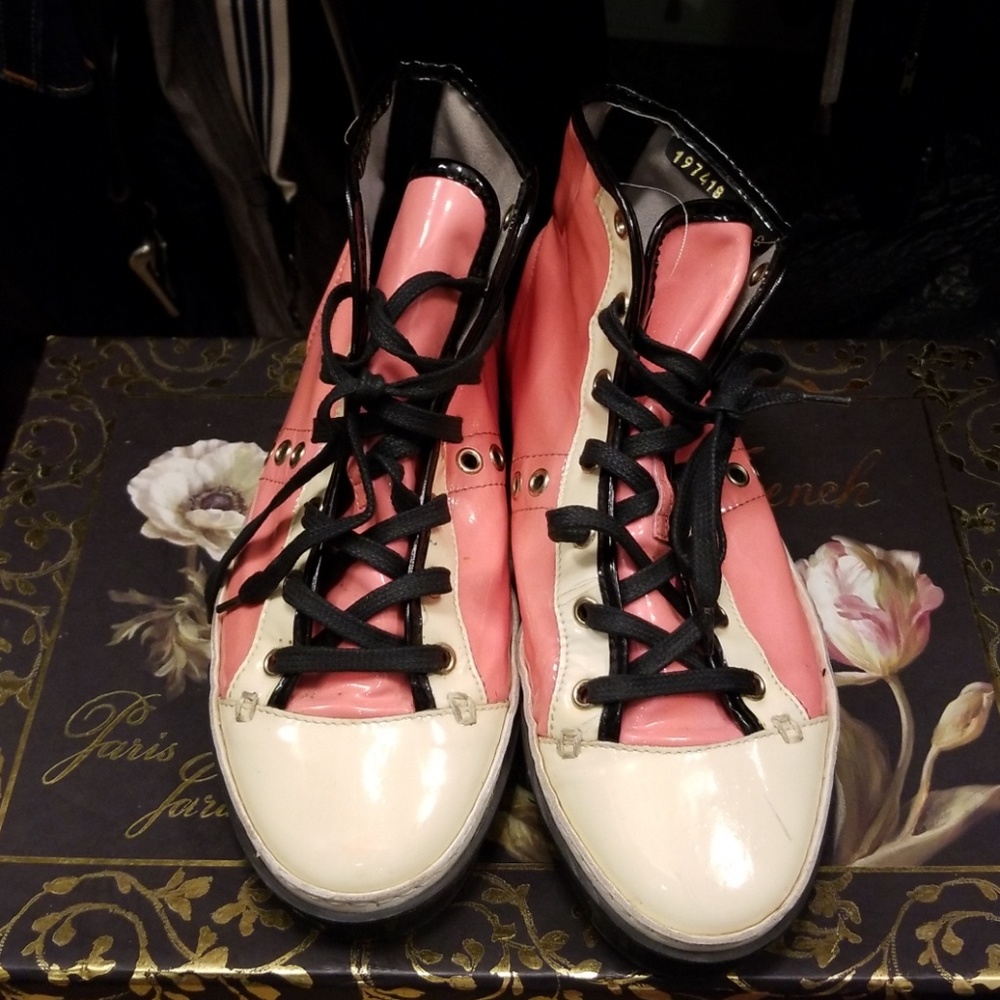 Womens Gucci sneakers